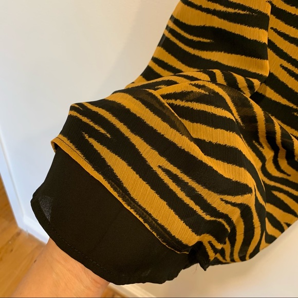 SALE❗️All in Favor Tiger Mini dress - Picture 10 of 10